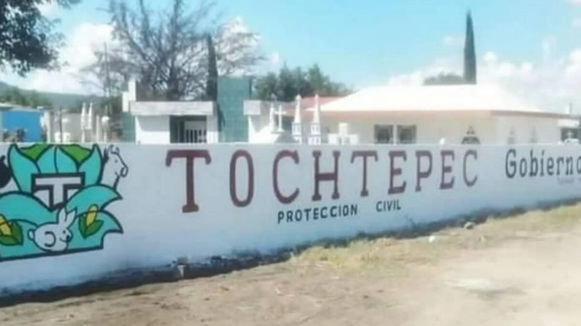 circulara un video en el que se aprecia al edil de Tochtepec, Zenón Badillo Telles, y otra persona forcejeando en un campo deportivo